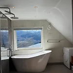 - Sauna, Hot Tub&private Waterfall Appartamento