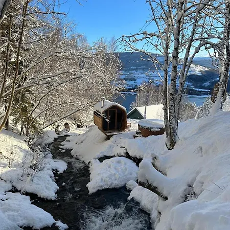 - Sauna, Hot Tub & Private Waterfall * ヴォス