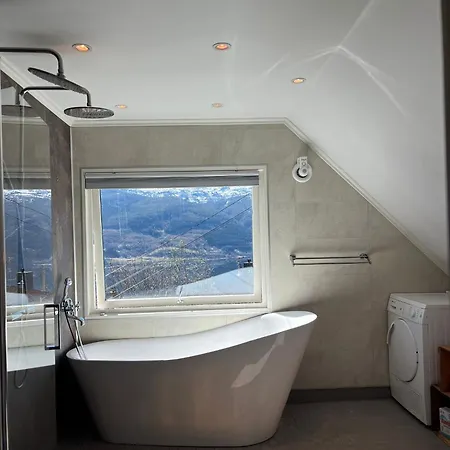 - Sauna, Hot Tub & Private Waterfall アパート