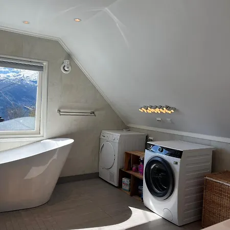 - Sauna, Hot Tub & Private Waterfall *