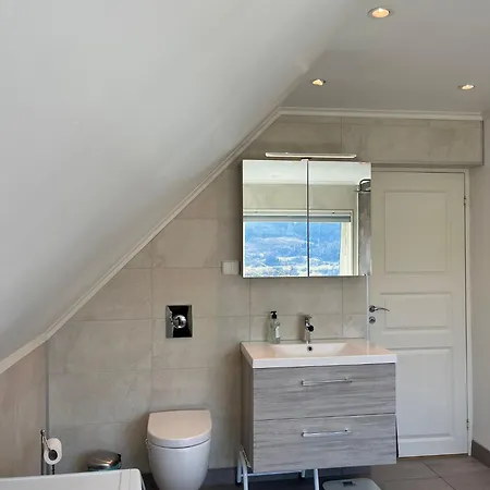 - Sauna, Hot Tub & Private Waterfall * ヴォス